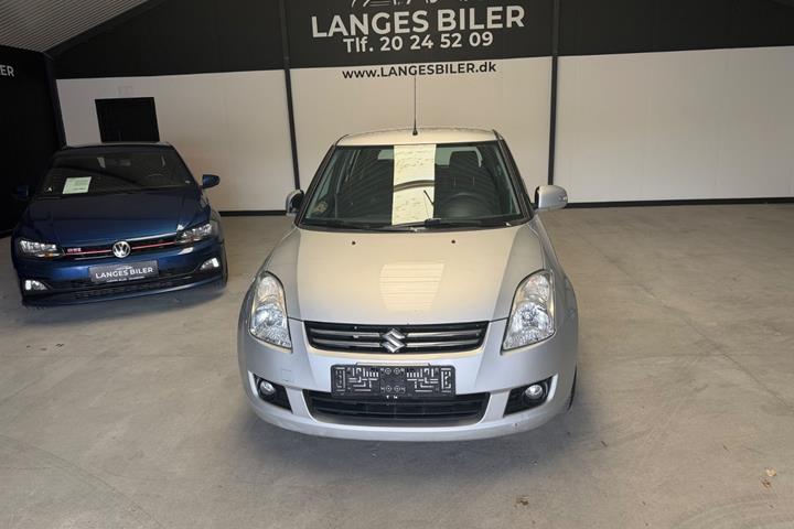 Sølv Suzuki Swift fra 2010