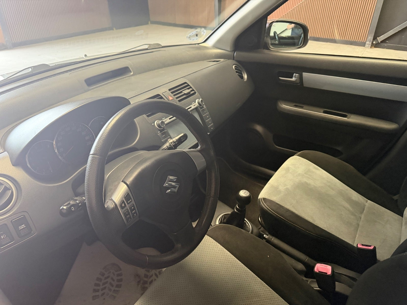 Sølv Suzuki Swift fra 2010