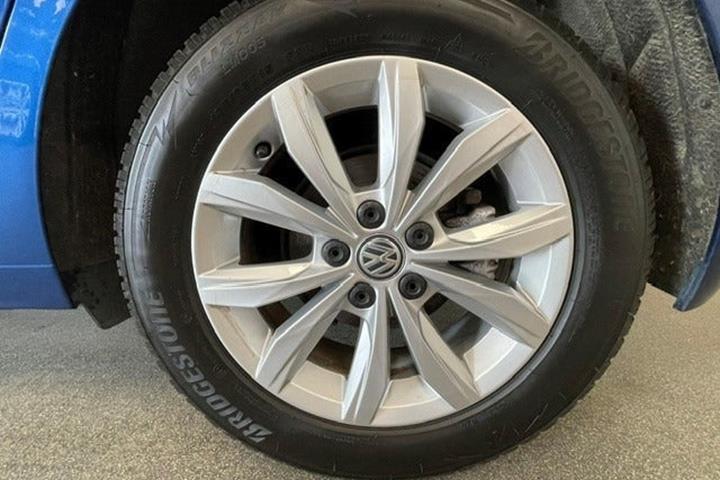 Blå VW Polo fra 2019