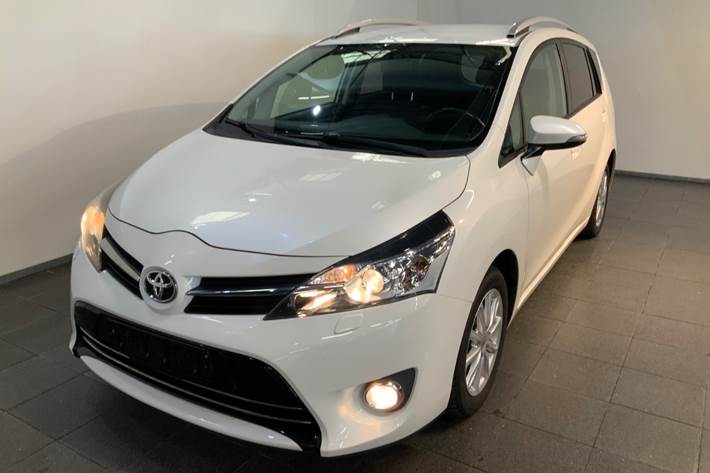 Hvid Toyota Verso fra 2013
