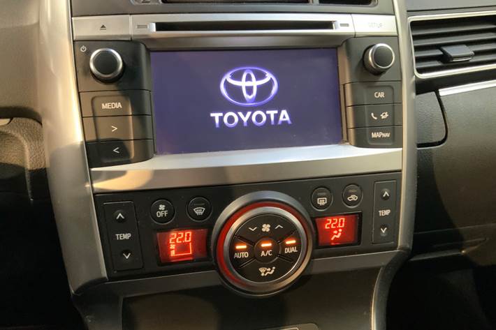 Hvid Toyota Verso fra 2013