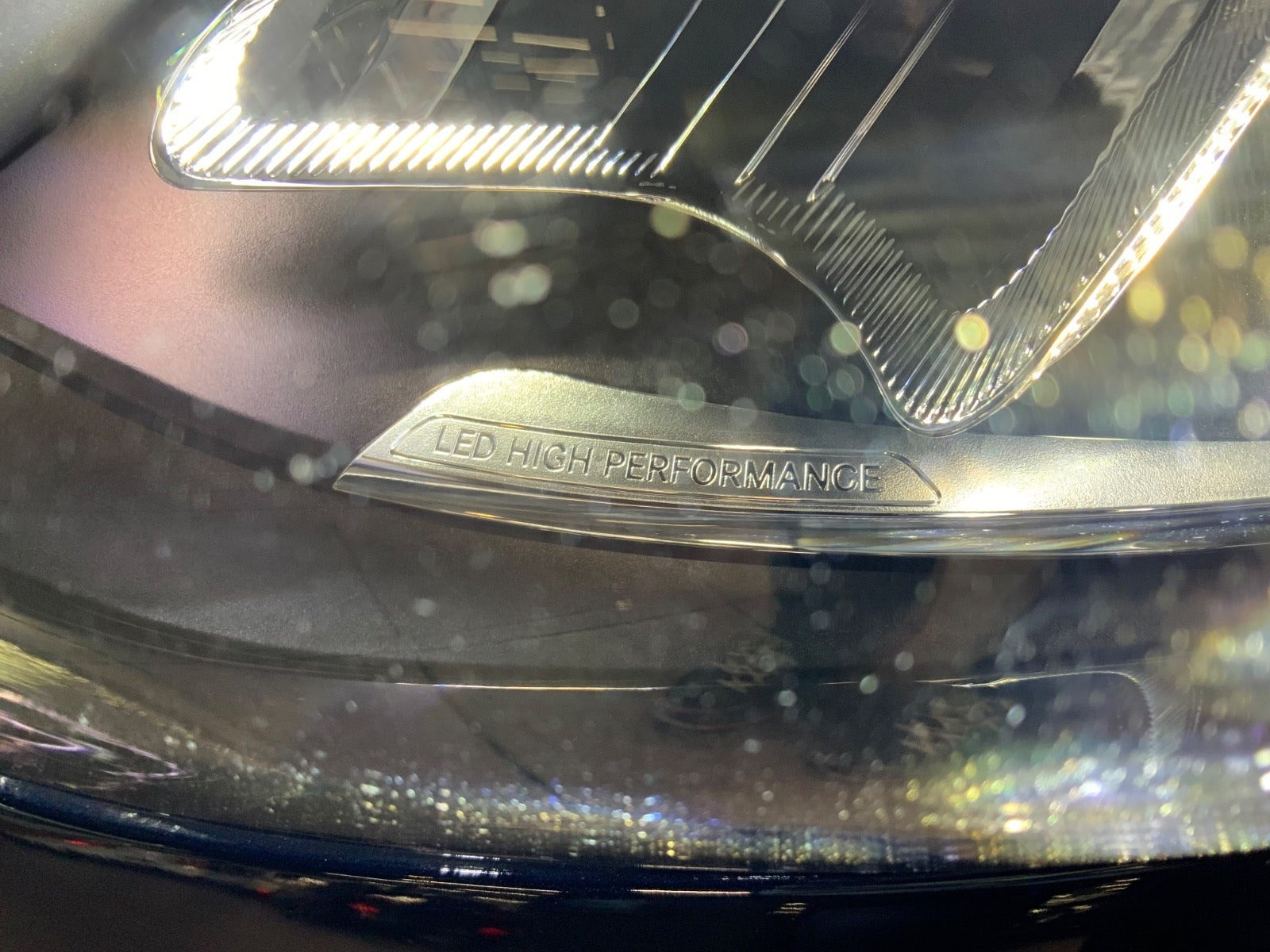 Blå Mercedes B180 d fra 2017