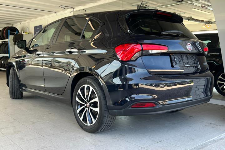 Sort Fiat Tipo fra 2017