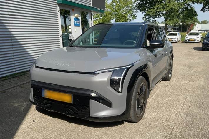 Grå Kia EV3 fra 2025