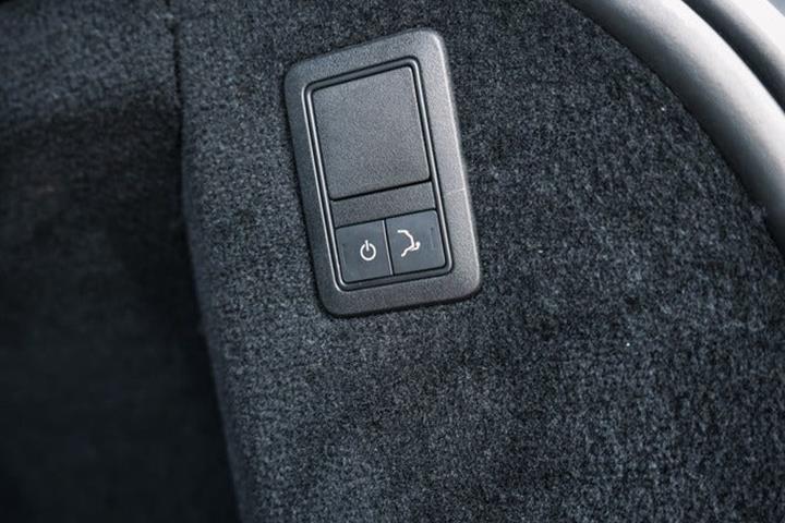 Gul Land Rover Range Rover sport fra 2015