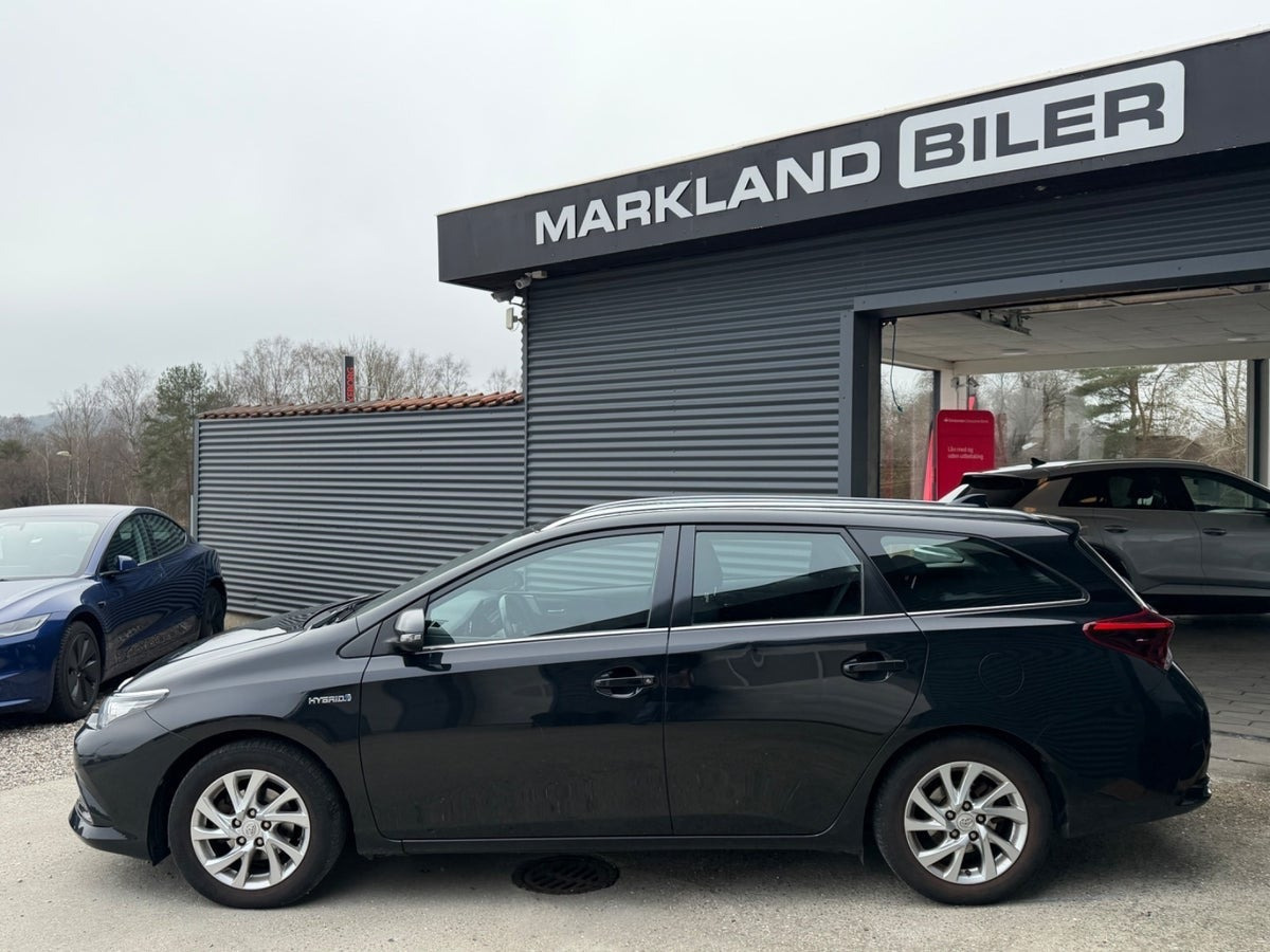 Sort Toyota Auris fra 2016