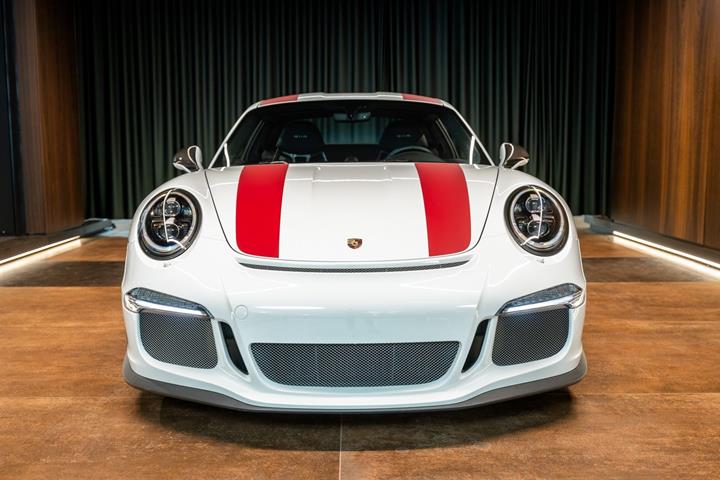 Hvid Porsche 911 R fra 2016 set udefra