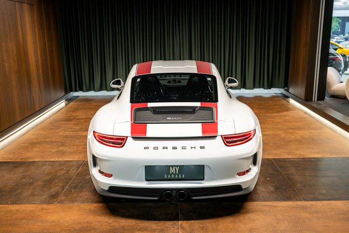 Hvid Porsche 911 R fra 2016 set udefra