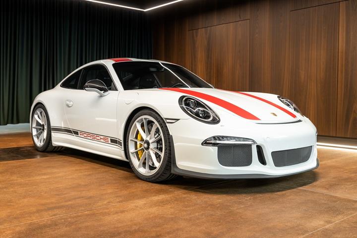 Hvid Porsche 911 R fra 2016 set udefra