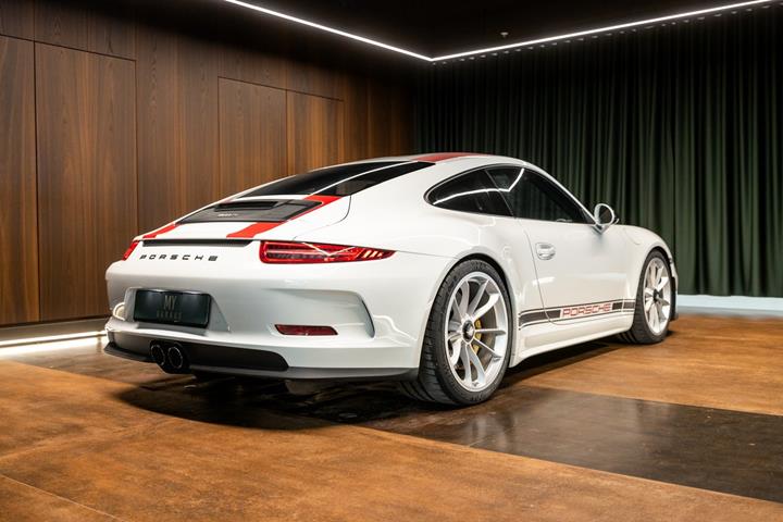 Hvid Porsche 911 R fra 2016 set udefra