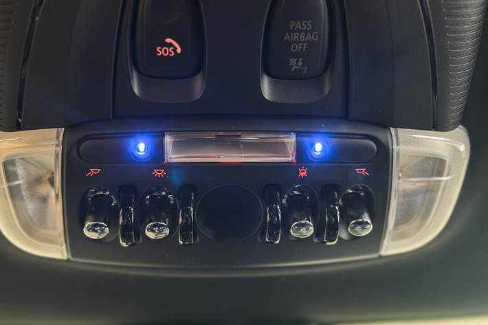 Sølv Mini Cooper SE fra 2024