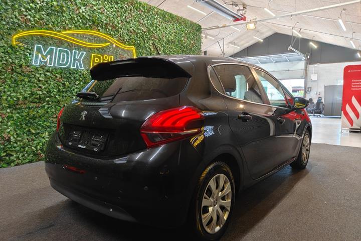 undefined Peugeot 208 fra 2017