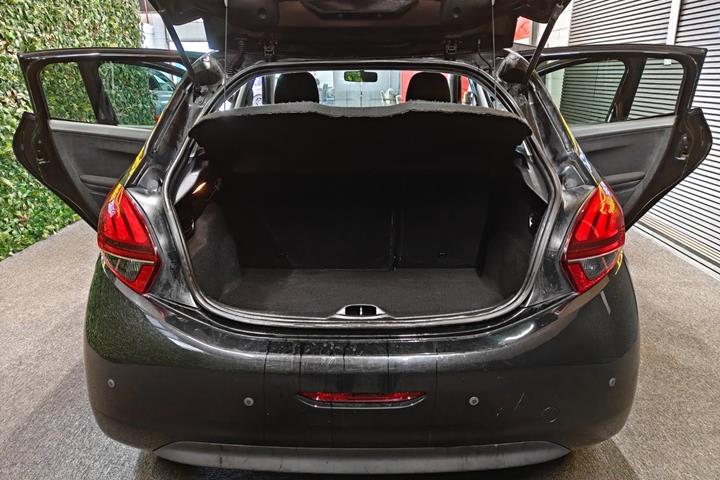 undefined Peugeot 208 fra 2017