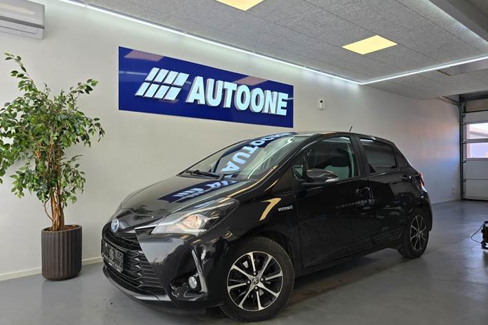 Sort Toyota Yaris fra 2018