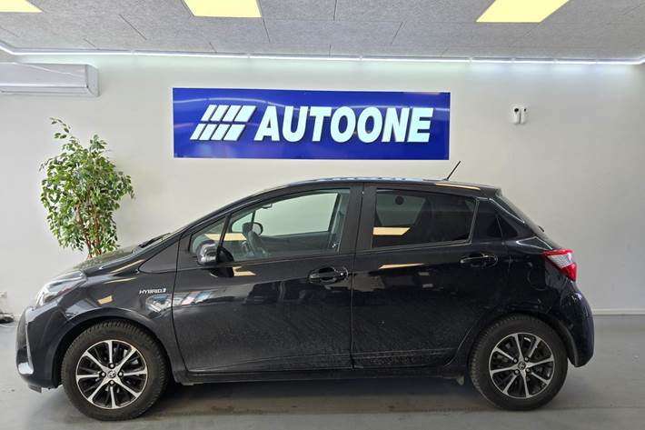 Sort Toyota Yaris fra 2018