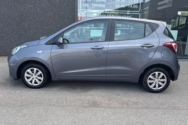 Grå Hyundai i10 fra 2017