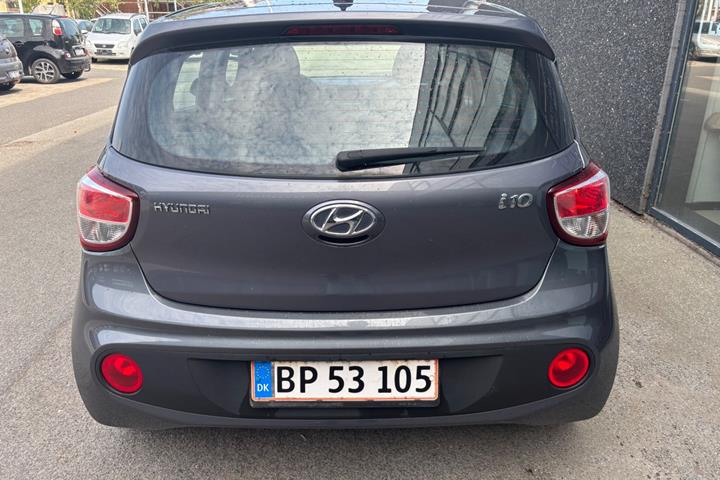 Grå Hyundai i10 fra 2017