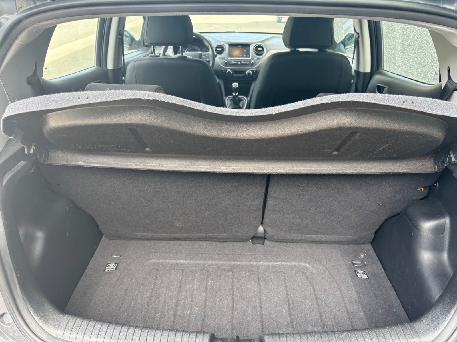 Grå Hyundai i10 fra 2017