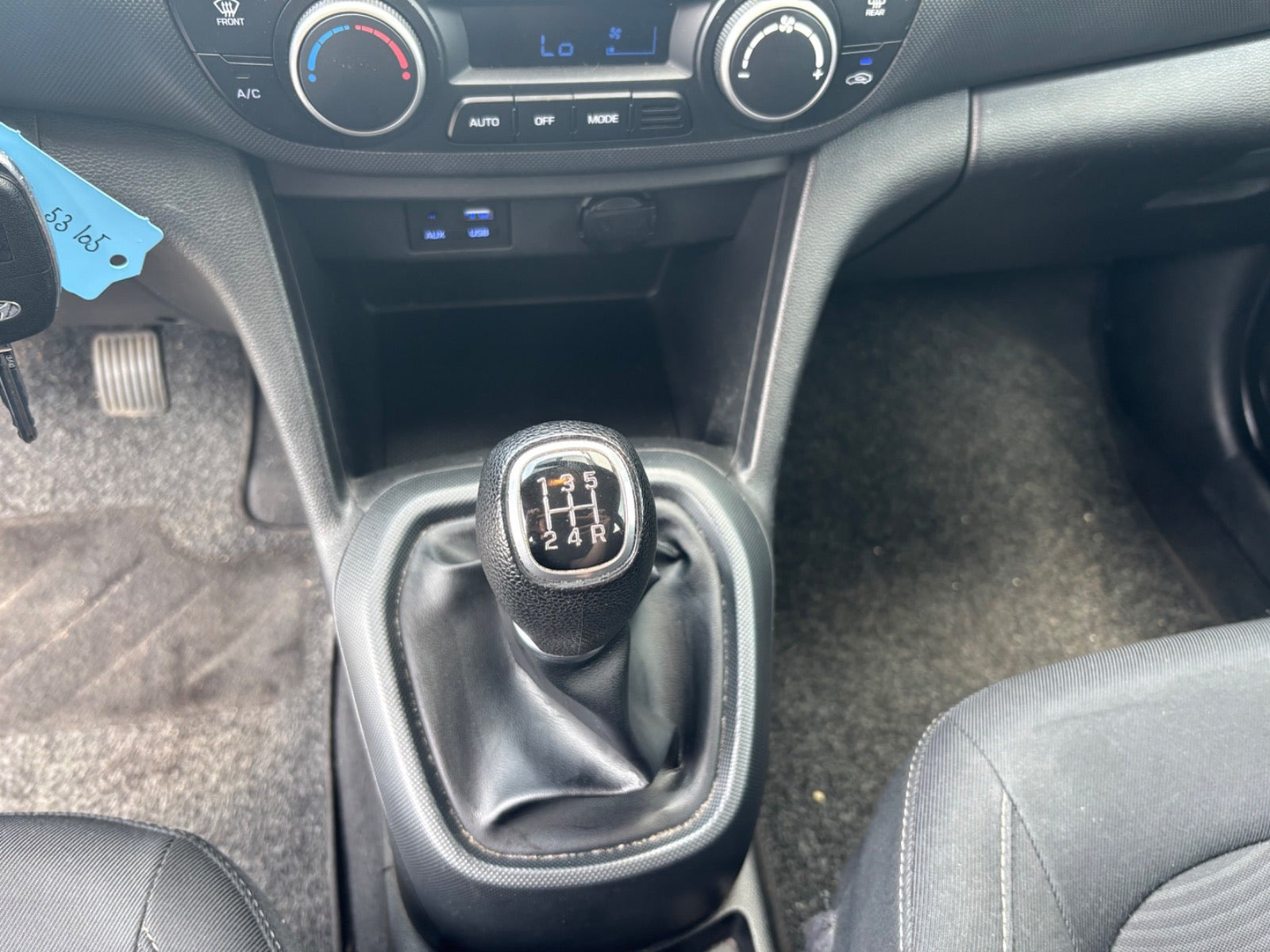 Grå Hyundai i10 fra 2017