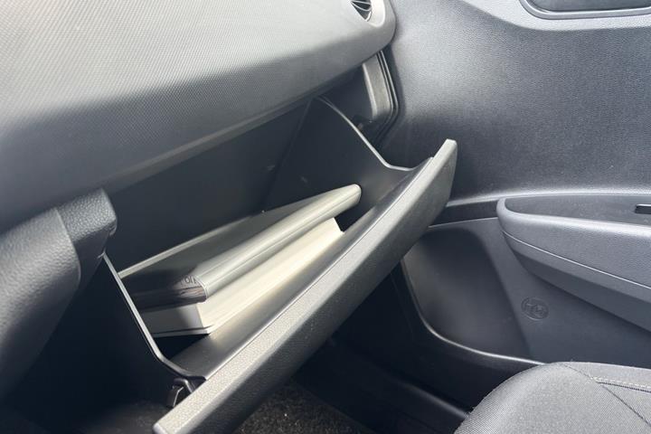 Grå Hyundai i10 fra 2017