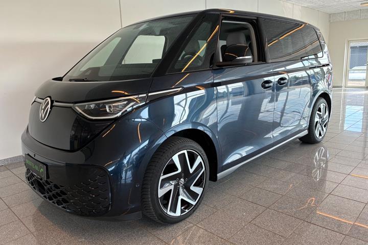 Blå VW ID.Buzz fra 2024 set udefra
