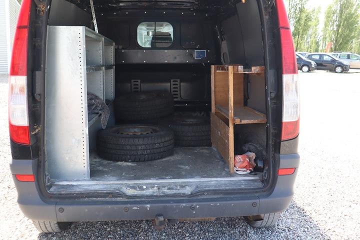 Sort Mercedes Vito 113 fra 2012 set udefra