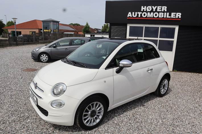 Hvid Fiat 500 fra 2019 set udefra