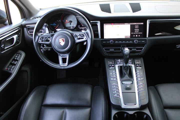 Grå Porsche Macan S fra 2019
