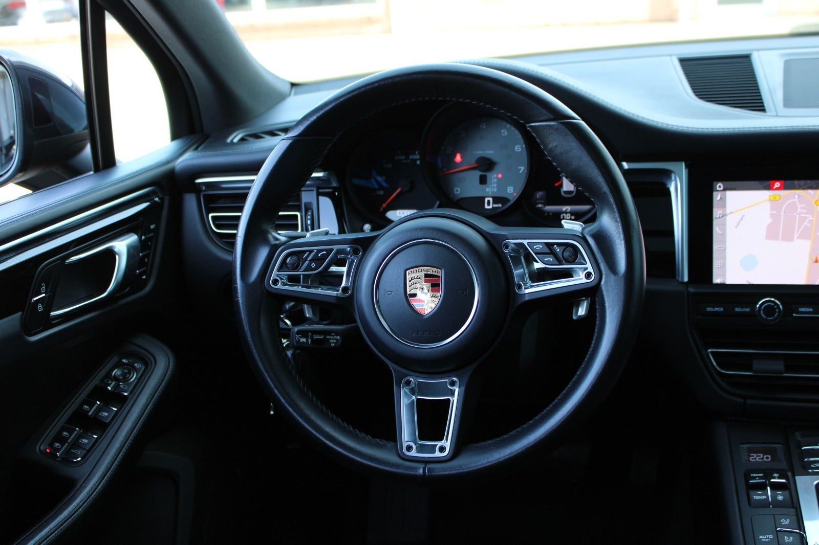 Grå Porsche Macan S fra 2019