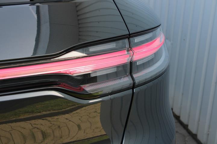 Grå Porsche Macan S fra 2019