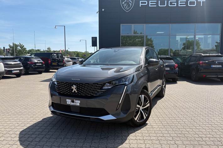 Grå Peugeot 3008 fra 2022