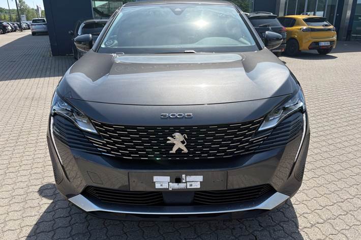 Grå Peugeot 3008 fra 2022