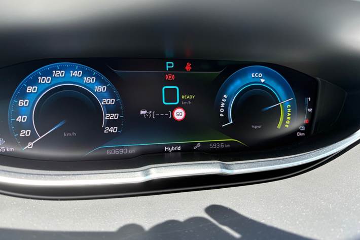 Grå Peugeot 3008 fra 2022