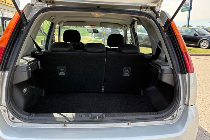 Sølv Suzuki Ignis fra 2008