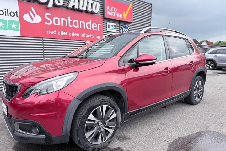 Rød Peugeot 2008 fra 2017