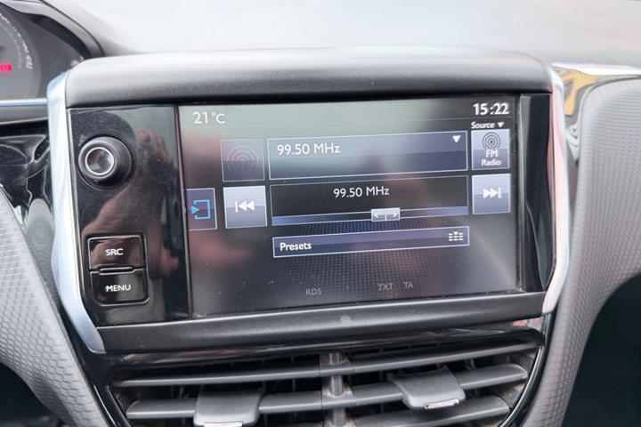 Rød Peugeot 2008 fra 2017
