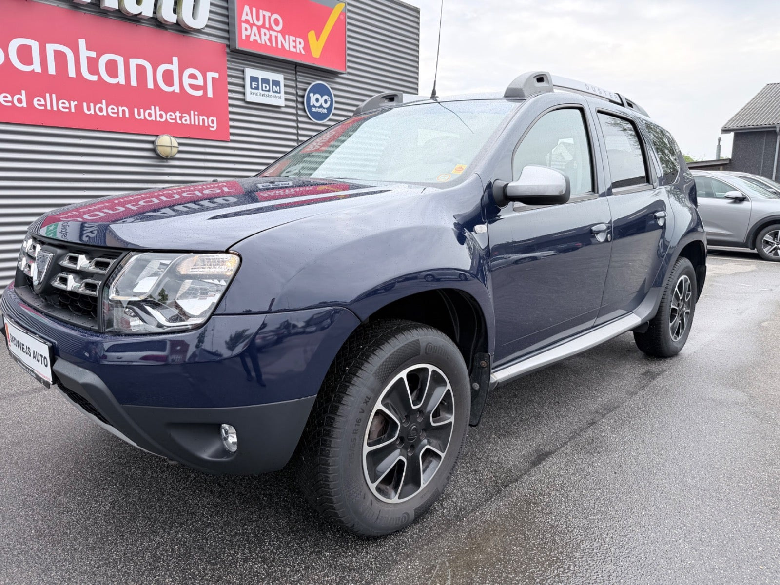 Blå Dacia Duster fra 2016