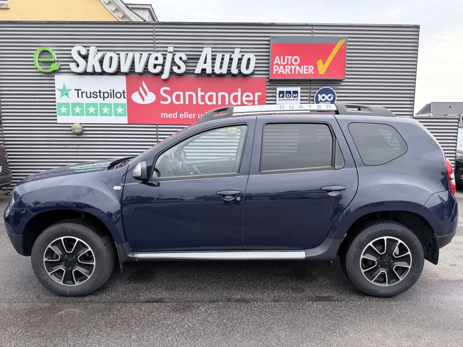 Blå Dacia Duster fra 2016