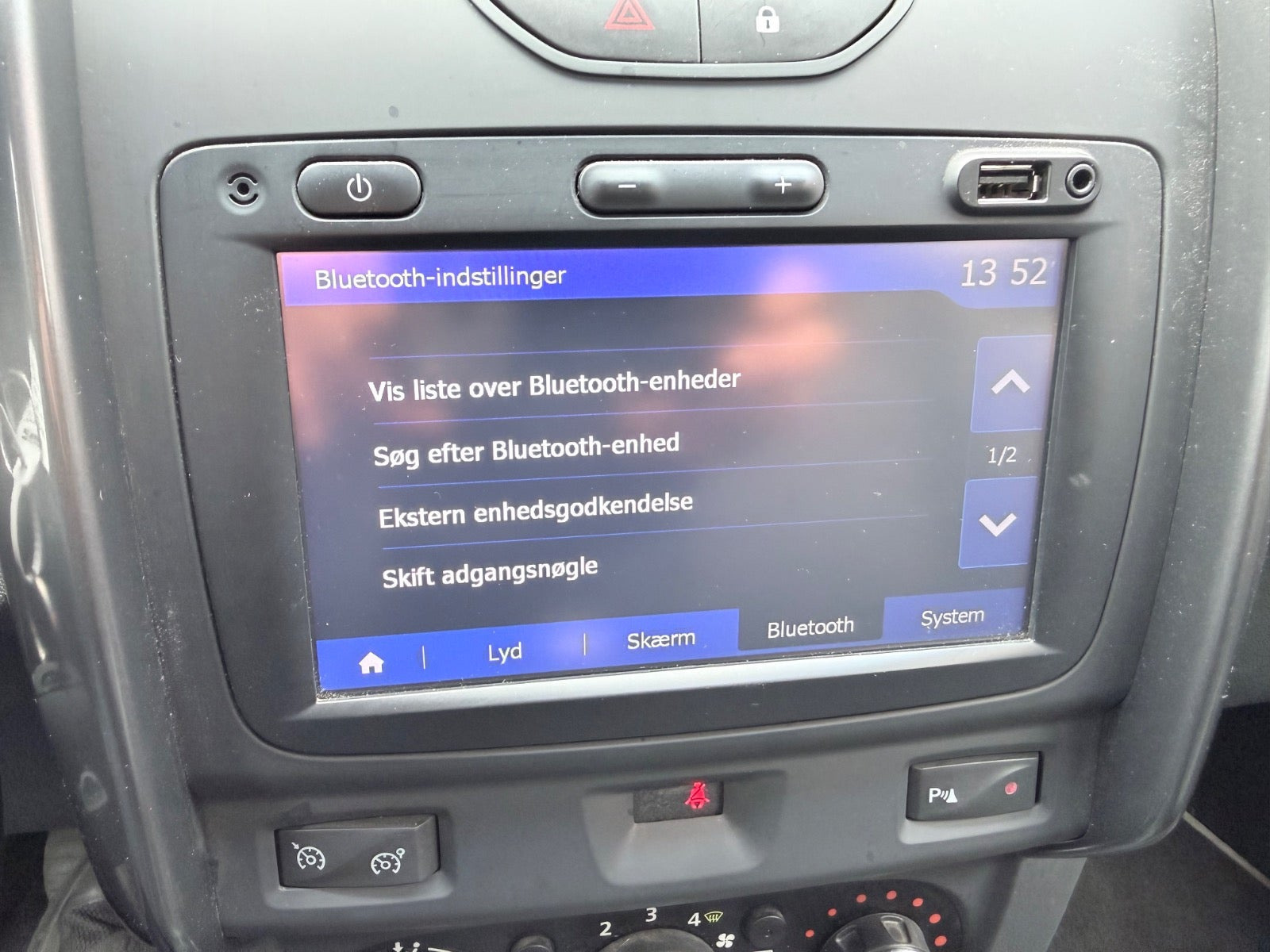 Blå Dacia Duster fra 2016