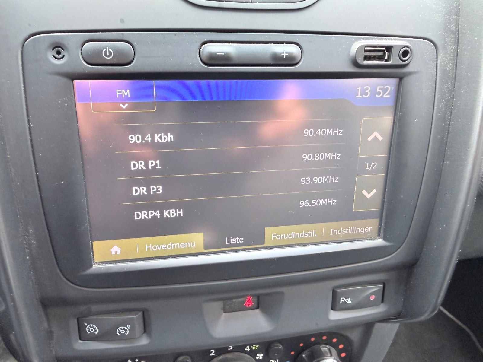 Blå Dacia Duster fra 2016
