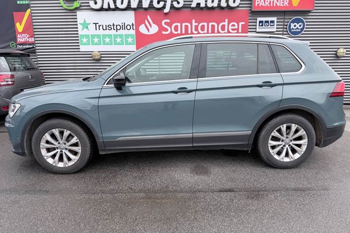 Grå VW Tiguan fra 2019