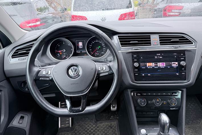 Grå VW Tiguan fra 2019