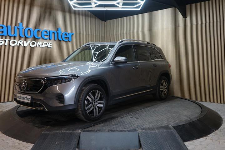 Grå Mercedes EQB300 fra 2023