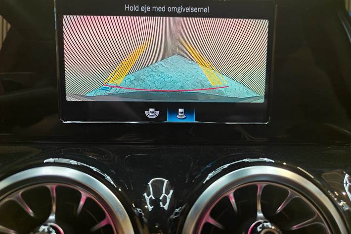 Grå Mercedes EQB300 fra 2023