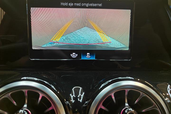 Grå Mercedes EQB300 fra 2023
