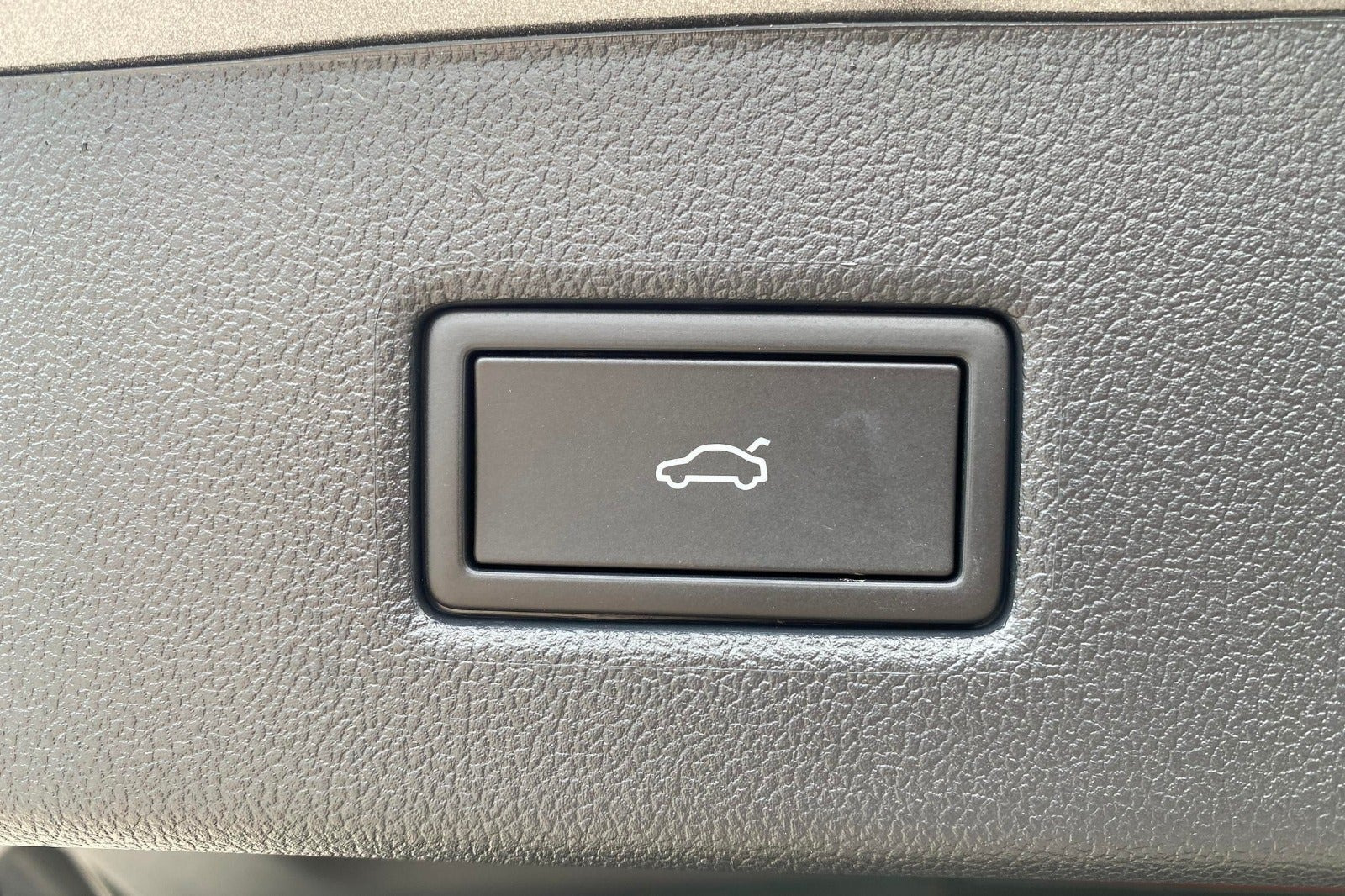 Grå Ford Explorer fra 2025
