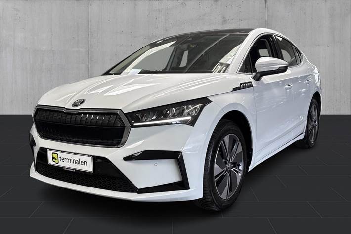 Hvid Skoda Enyaq fra 2023