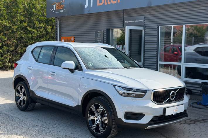 Sølv Volvo XC40 fra 2020