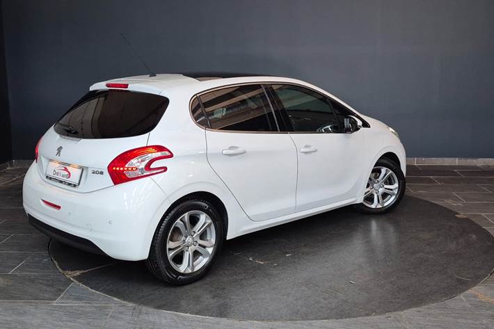 Hvid Peugeot 208 fra 2015