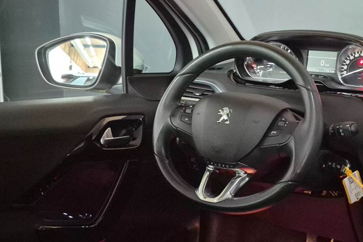 Hvid Peugeot 208 fra 2015